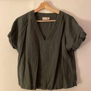 Universal Thread grey/green linen v-neck top, size small